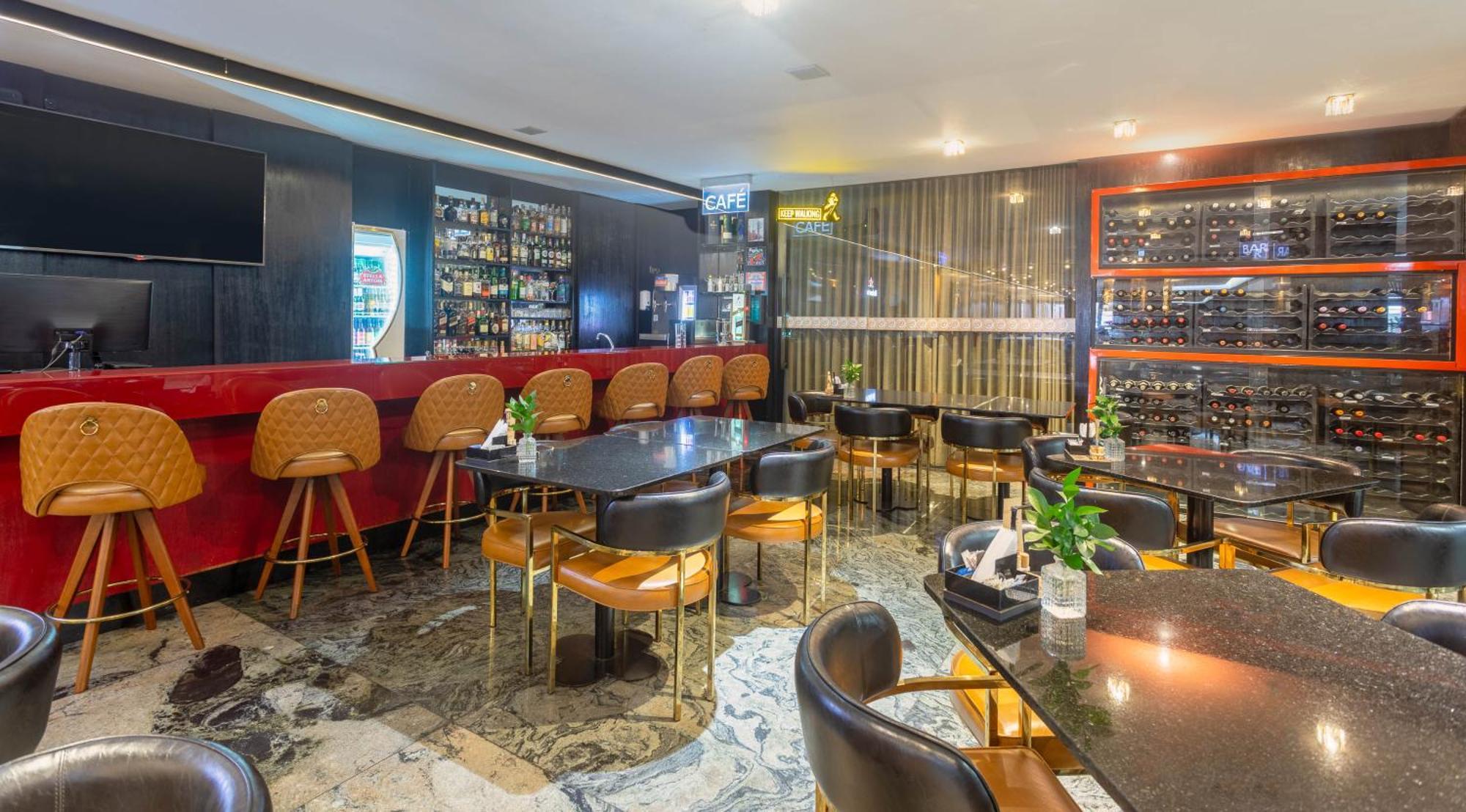 Ouro Minas Hotel Belo Horizonte, Dolce By Wyndham المظهر الخارجي الصورة The interior of the bar