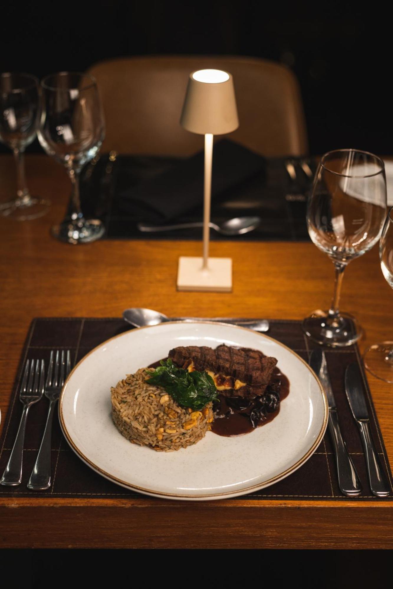 Ouro Minas Hotel Belo Horizonte, Dolce By Wyndham المظهر الخارجي الصورة A plate of food