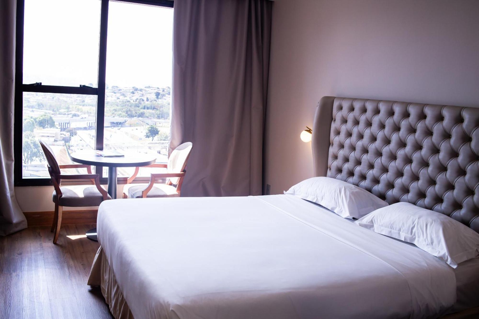 Ouro Minas Hotel Belo Horizonte, Dolce By Wyndham المظهر الخارجي الصورة A bedroom at the hotel